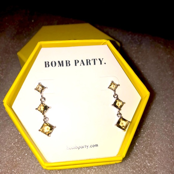 Earrings - Picture 1 of 2